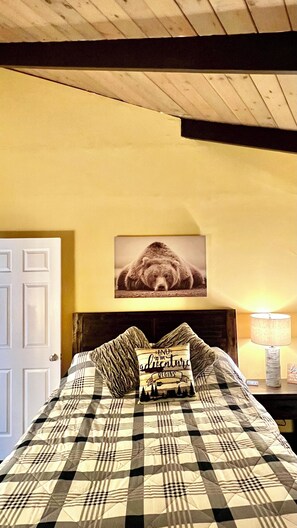 2 bedrooms, desk, free WiFi, bed sheets