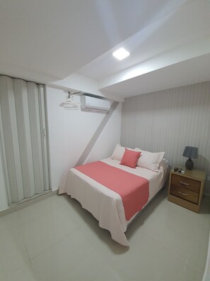 1 bedroom, iron/ironing board, travel cot, WiFi