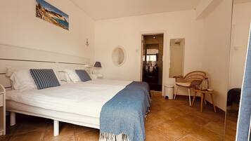 1 bedroom, in-room safe, internet, bed sheets