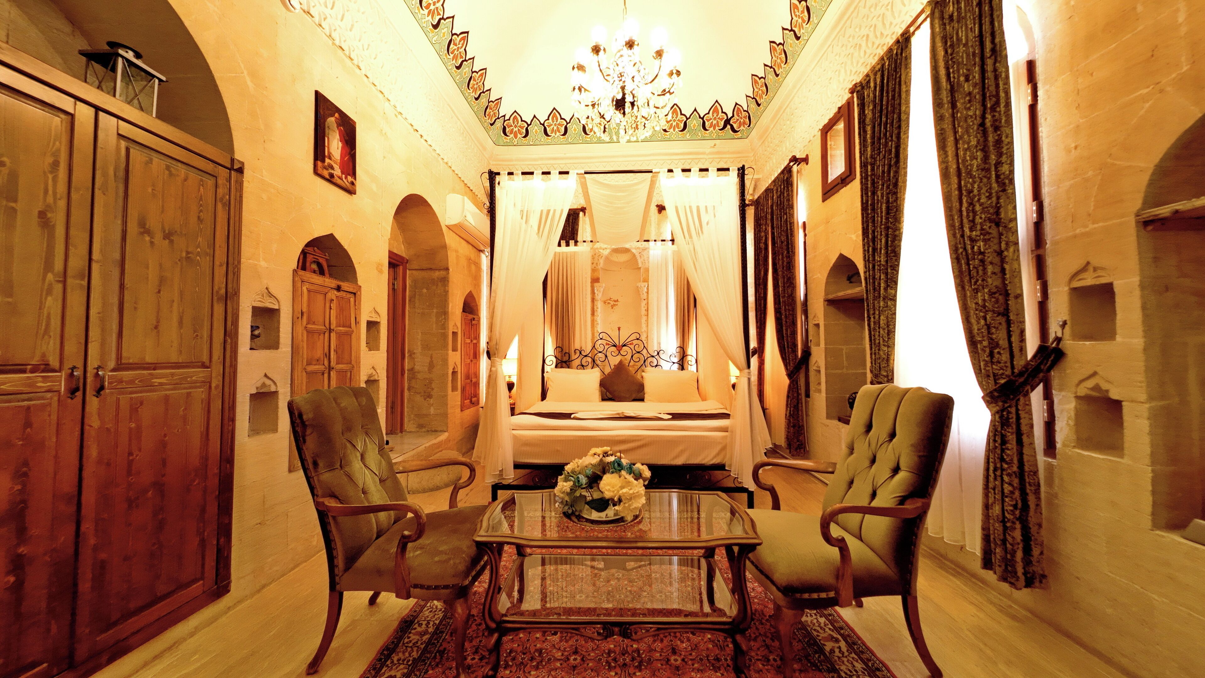 精品开间套房 | 免费迷你吧物品、客房内保险箱、隔音、免费 WiFi