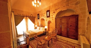 Deluxe Double or Twin Room | Free minibar items, in-room safe, soundproofing, free WiFi