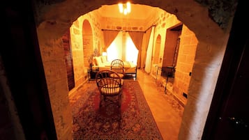 Deluxe Double or Twin Room | Free minibar items, in-room safe, soundproofing, free WiFi
