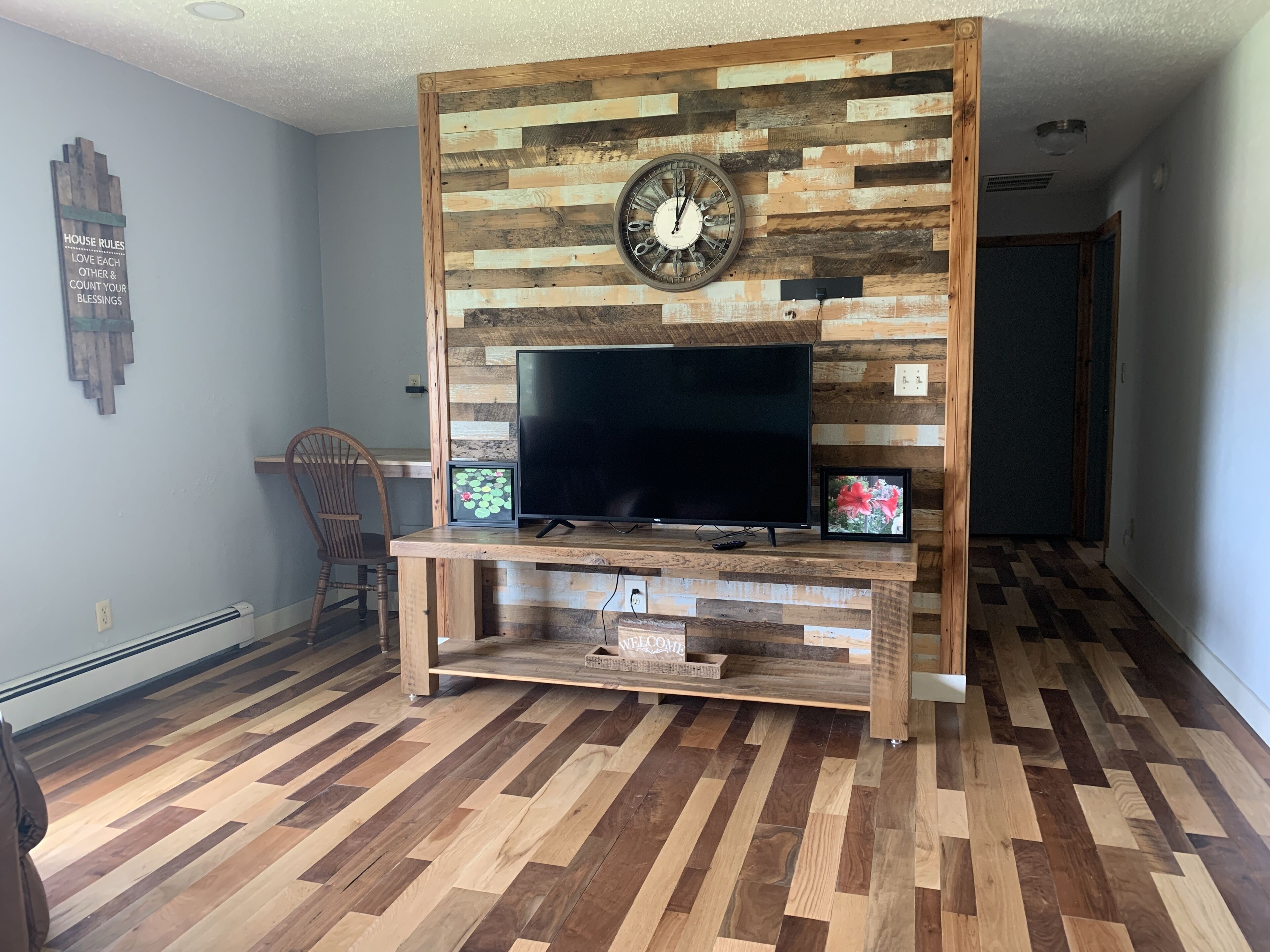Quiet Rural 3 BR Home - Fully furnished, Utilities Included