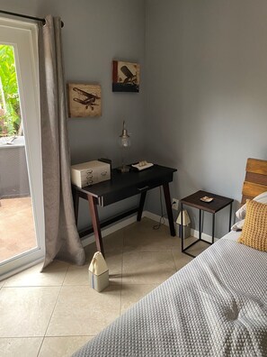 2 bedrooms, free WiFi, bed sheets - Private Duplex on River with Dock, Heated Salt Water Pool (Wilton Manors)