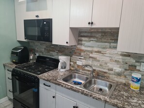 ثلاجة، ميكروويف، فرن، موقد طهي مسطح