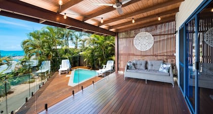 Sensational View, Pool, Walk to Town, Free Parking
