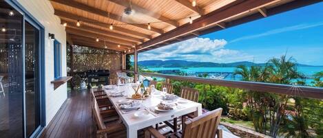 تناول الطعام بالخارج