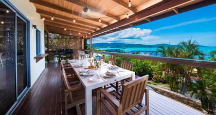 Sensational View, Pool, Walk to Town, Free Parking