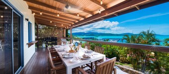 Sensational View, Pool, Walk to Town, Free Parking