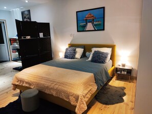 4 habitaciones, escritorio, tabla de planchar con plancha y wifi gratis 