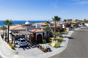 Parking - Single level ocean view villa (Cabo San Lucas)