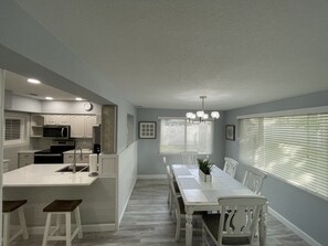 Dining - Perfect for your long stay in Clearwater (Clearwater)