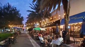 تناول الطعام بالخارج