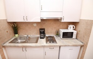 冰箱、微波炉、炉灶、茶具/咖啡用具