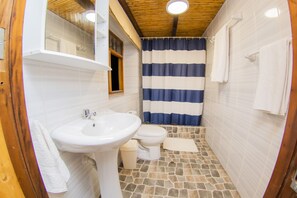 Tina, toallas, jabón 