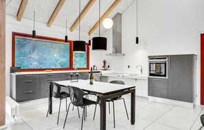 Refrigerador, lavavajillas y cafetera y tetera 