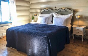 5 bedrooms, free WiFi - Amazing home in åmotsdal with kitchen (Åmotsdal)