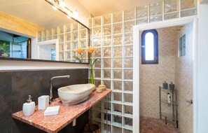 Badewanne, Haartrockner