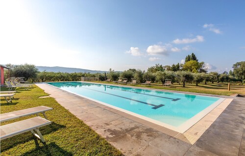 6 bedroom cozy home in Passignano sul T