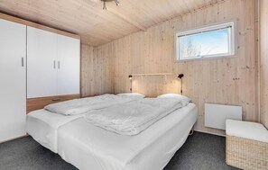 3 bedrooms, travel cot, free WiFi - Pet friendly home in Børkop with WiFi (Børkop)