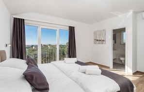3 bedrooms, free WiFi, bed sheets