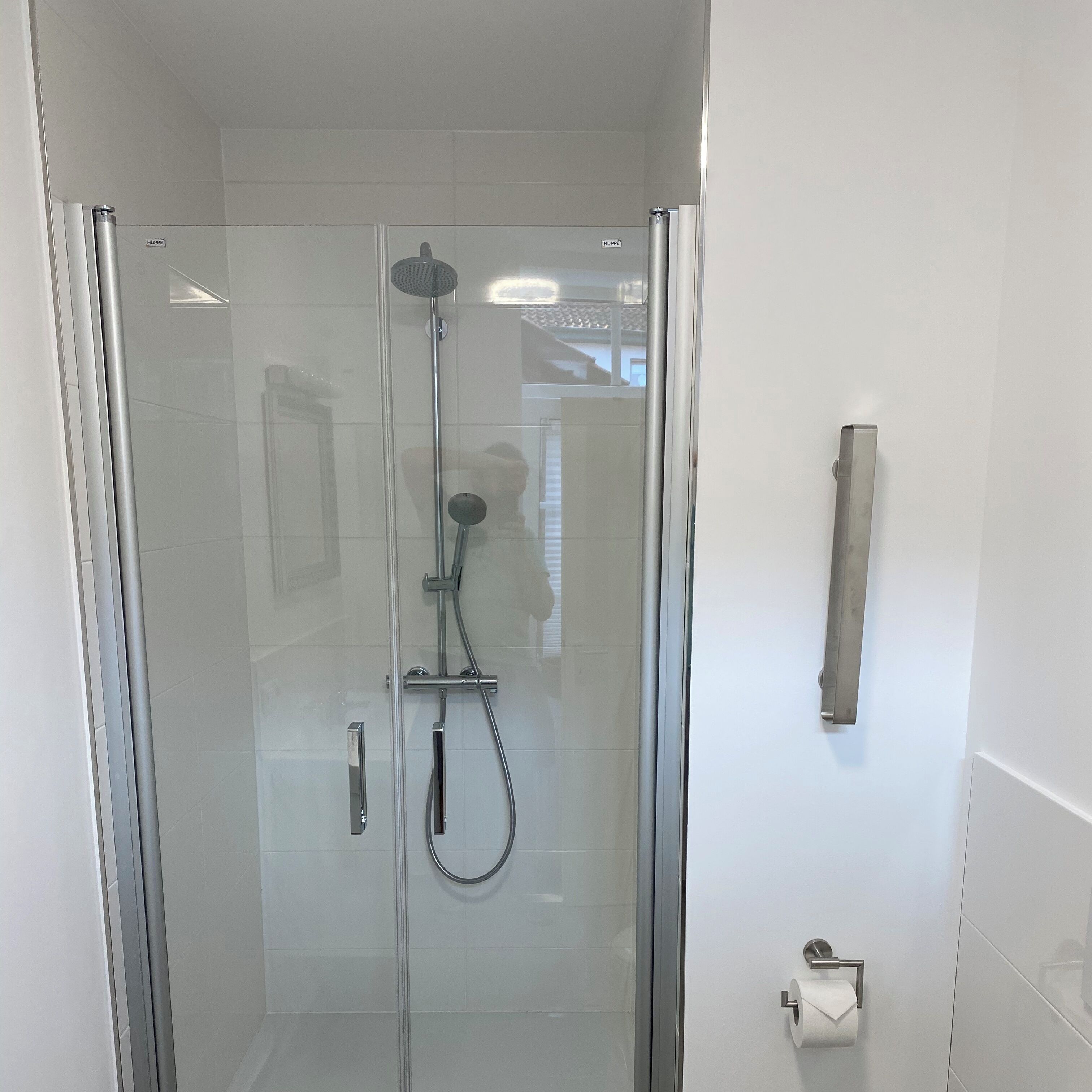 Dusche, Haartrockner, Handtücher, Seife