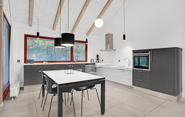 Fridge, dishwasher, coffee/tea maker