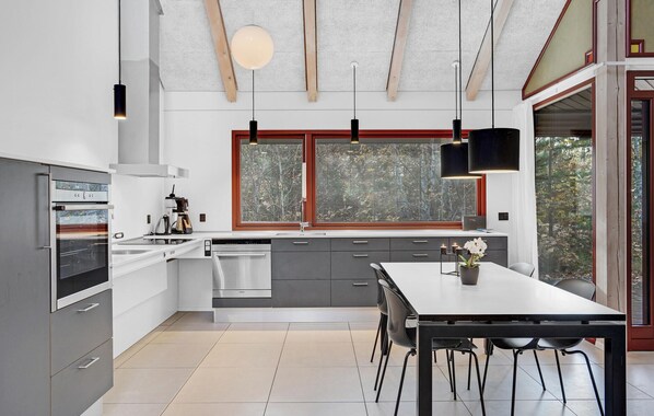 Fridge, dishwasher, coffee/tea maker