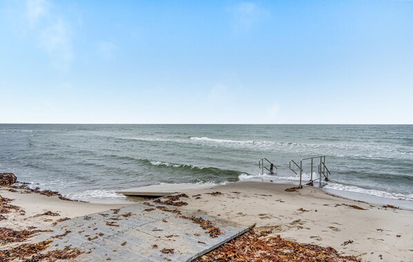 بالقرب من الشاطئ، صيد الأسماك