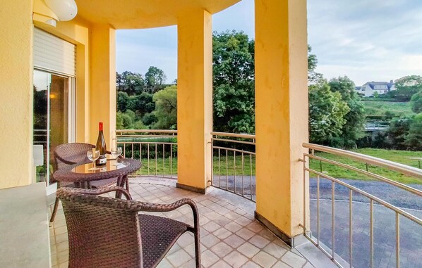 Outdoor dining - 2 bedroom awesome apartment in Winseler (Winseler)