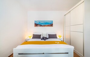 1 bedroom, bed sheets - 1 bedroom amazing home in Zelengrad (Zelengrad)