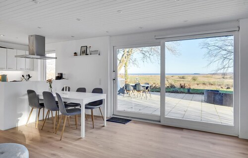 Stunning home in Hadsund with WiFi