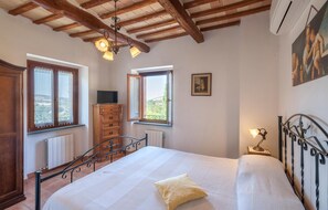 6 makuuhuonetta, ilmainen Wi-Fi, vuodevaatteet