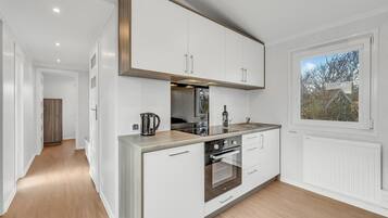 Fridge, stovetop, coffee/tea maker