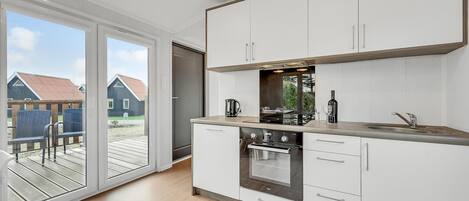 Fridge, stovetop, coffee/tea maker