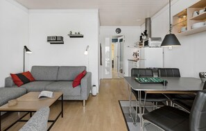 TV - 2 bedroom cozy apartment in Aakirkeby (Aakirkeby)