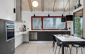 Réfrigérateur, lave-vaisselle, cafetière/bouilloire