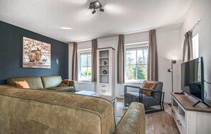 Smart TV - Gorgeous home in Den Ham with sauna (Den Ham)