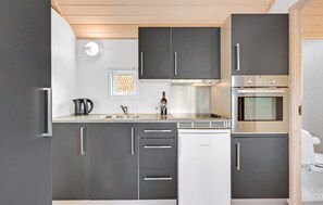 ثلاجة، موقد طهي مسطح، ماكينة لصنع القهوة/الشاي