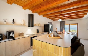 Geladeira, fogão, cooktop, lava-louças
