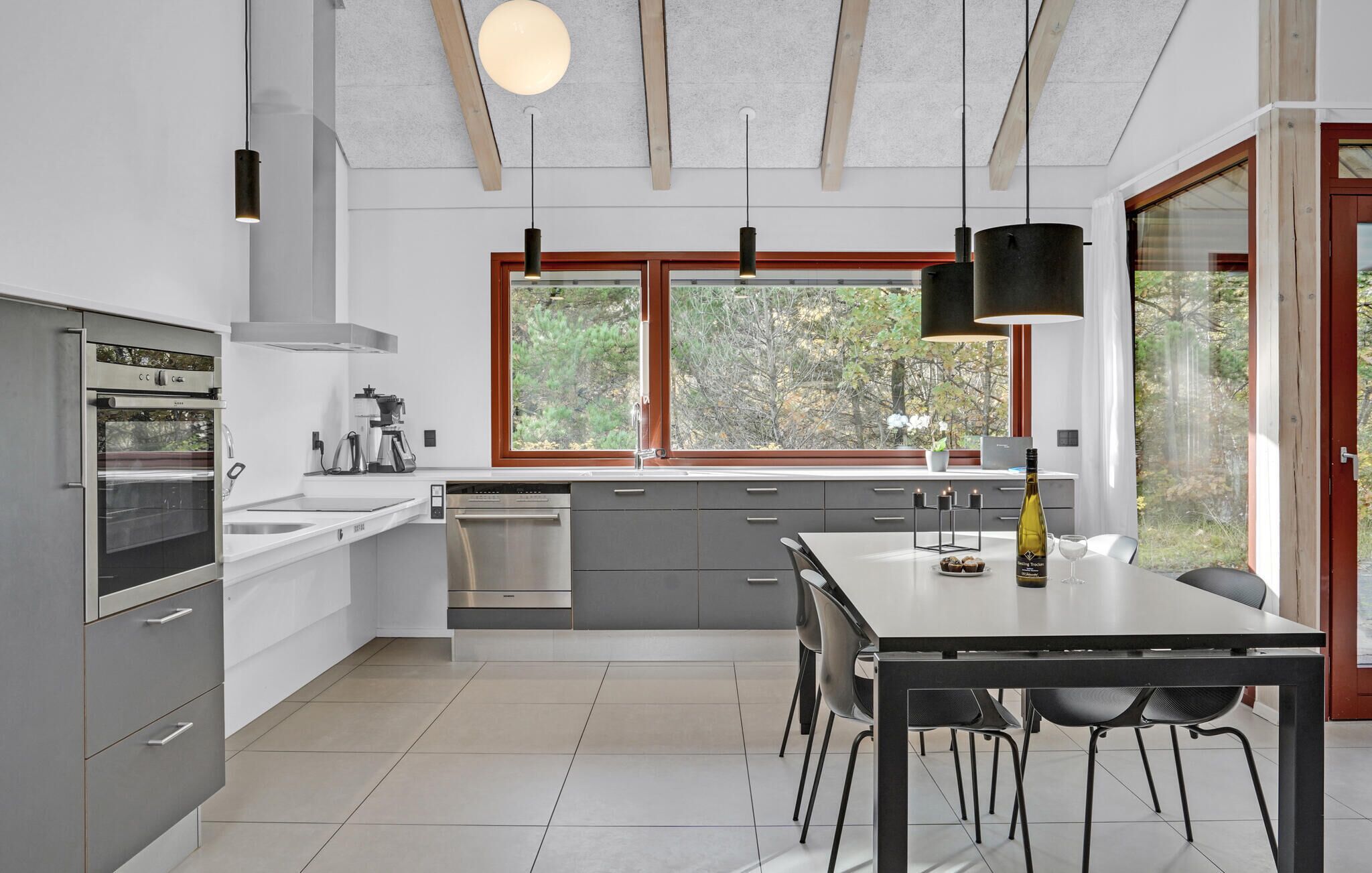 Fridge, dishwasher, coffee/tea maker