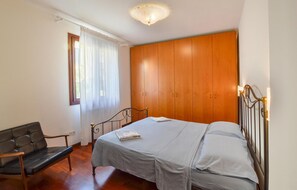 2 Schlafzimmer, Reisekinderbett, kostenloses WLAN, Bettwäsche