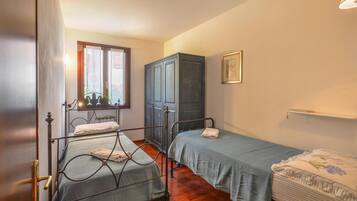 2 Schlafzimmer, Reisekinderbett, kostenloses WLAN, BettwÀsche