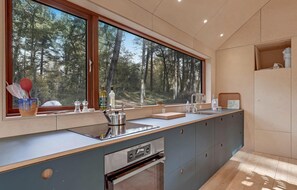 Fridge, oven, stovetop, dishwasher - Stunning home in Nexø with kitchen (Nexø)