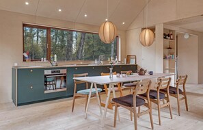 Fridge, oven, stovetop, dishwasher - Stunning home in Nexø with kitchen (Nexø)