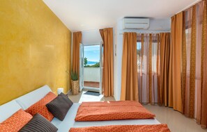 3 bedrooms, free WiFi, bed sheets - 3 bedroom nice home in Veprinac (Veprinac)