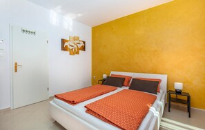 3 bedrooms, free WiFi, bed sheets