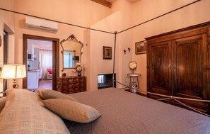 4 bedrooms, free WiFi, bed sheets - Stunning home in San Miniato with WiFi (San Miniato)