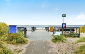 Beach nearby, fishing - Stunning home in Grenaa with kitchen (Grenaa)