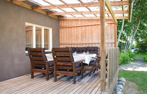 Outdoor dining - 2 bedroom amazing home in Fjälkinge (Fjälkinge)
